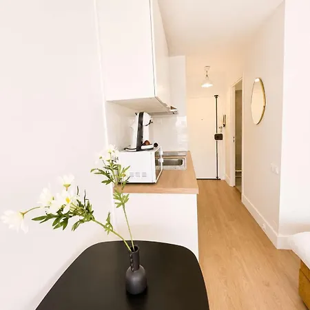 Cosy Avec Terrasse Metro Pereire 2p Apartman *